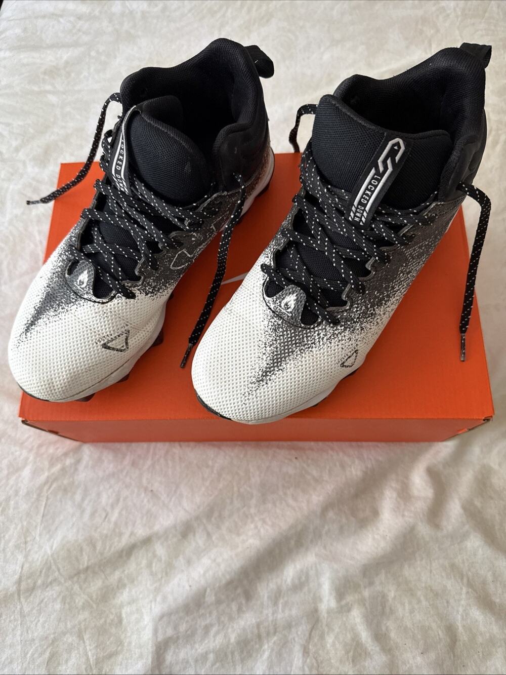 Under Armour Spotlight Locked Down Size 6Y Baseball Cleats Black & White
